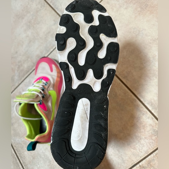 Nike Air Max 270 React - Picture 7 of 8